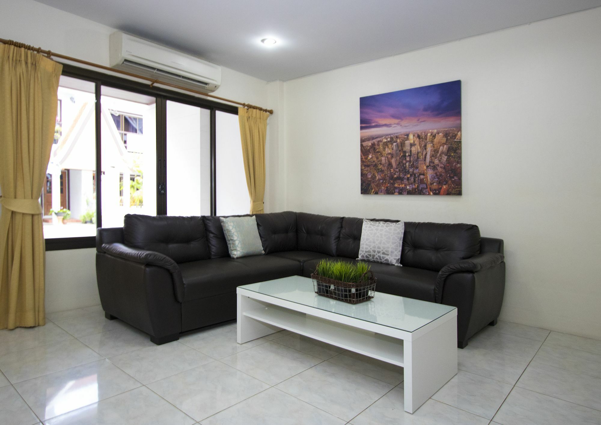 Ashford Villas Cosy Beach Pattaya Bagian luar foto