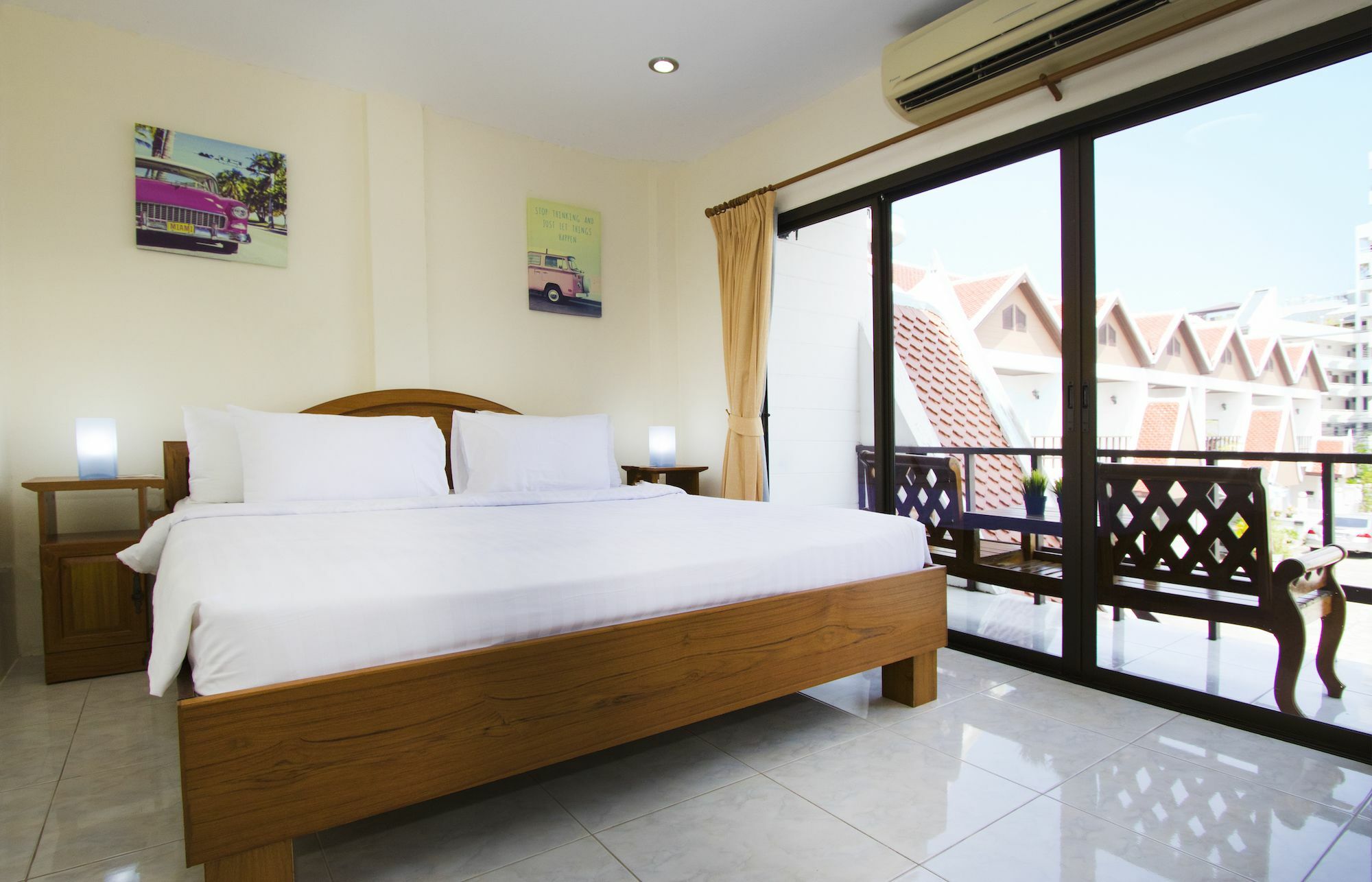 Ashford Villas Cosy Beach Pattaya Bagian luar foto