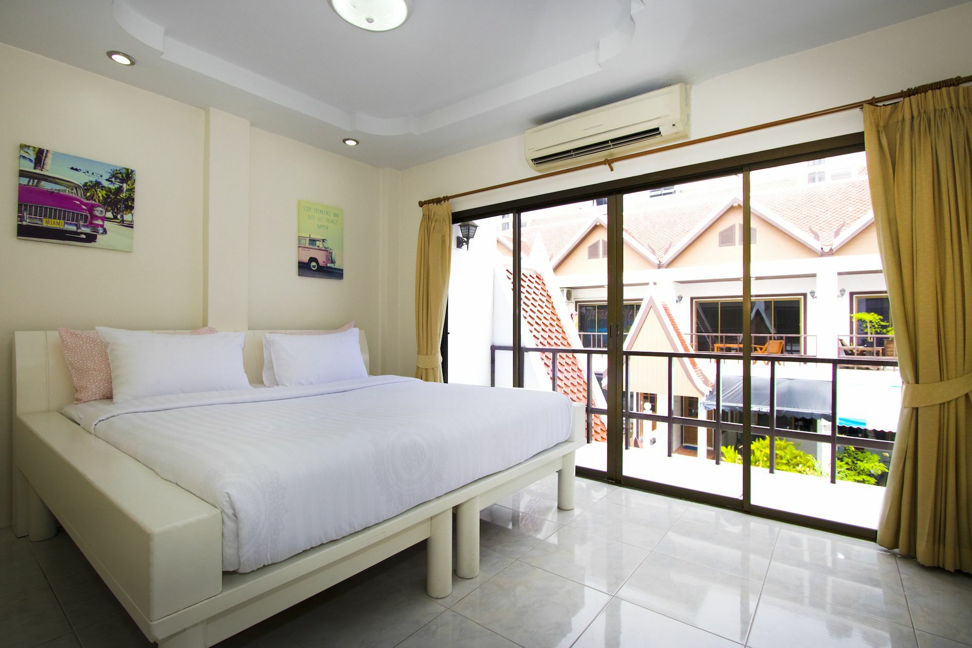 Ashford Villas Cosy Beach Pattaya Bagian luar foto