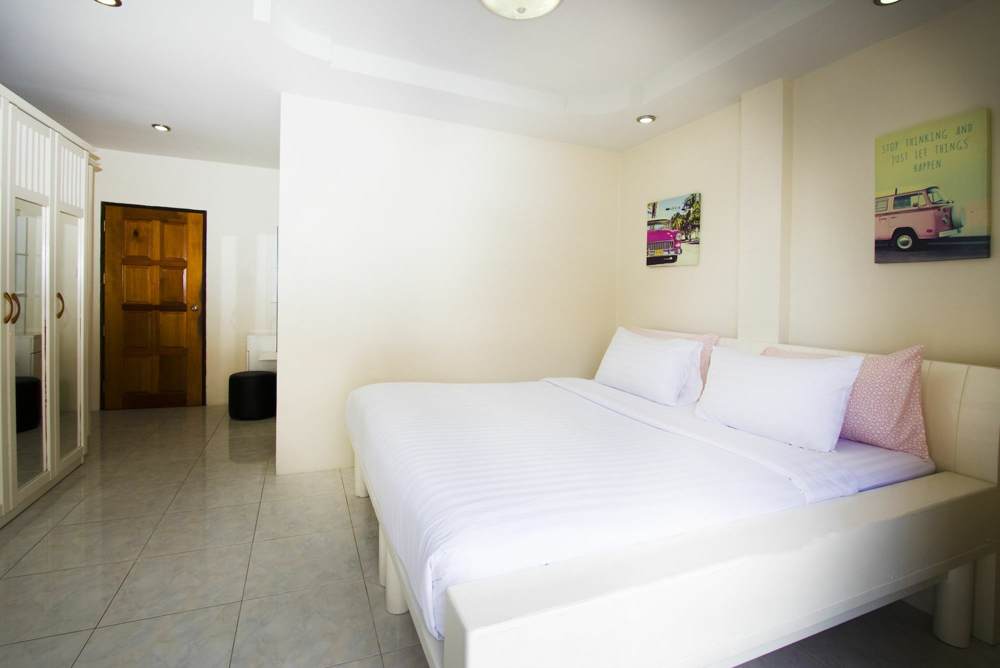 Ashford Villas Cosy Beach Pattaya Bagian luar foto