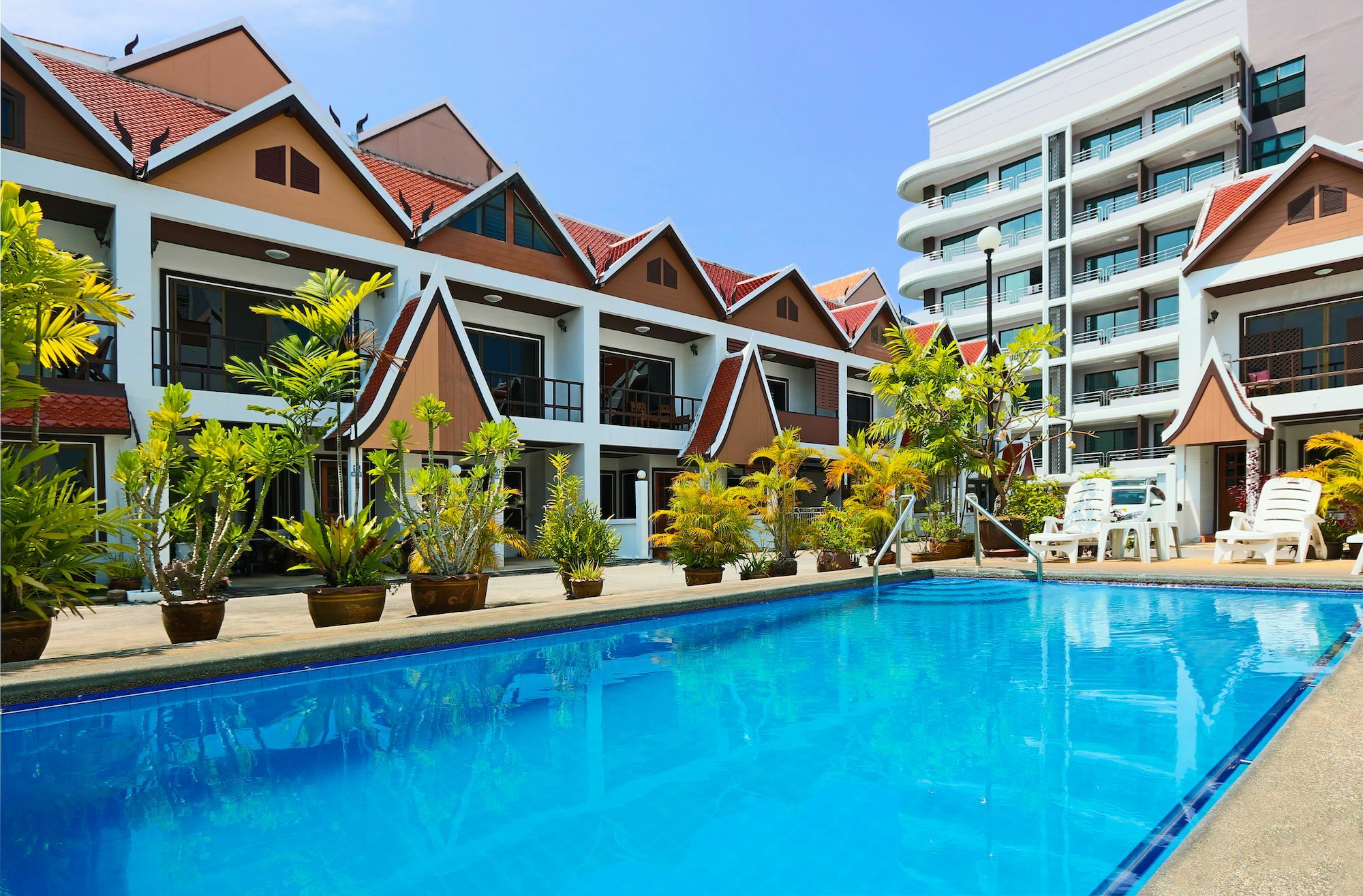 Ashford Villas Cosy Beach Pattaya Bagian luar foto