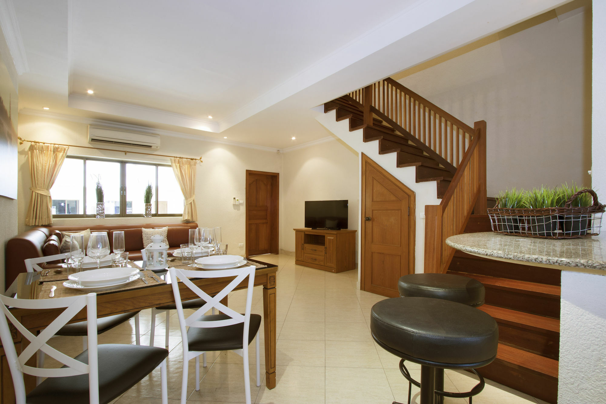 Ashford Villas Cosy Beach Pattaya Bagian luar foto