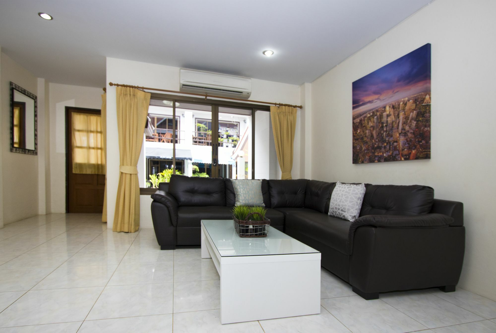 Ashford Villas Cosy Beach Pattaya Bagian luar foto
