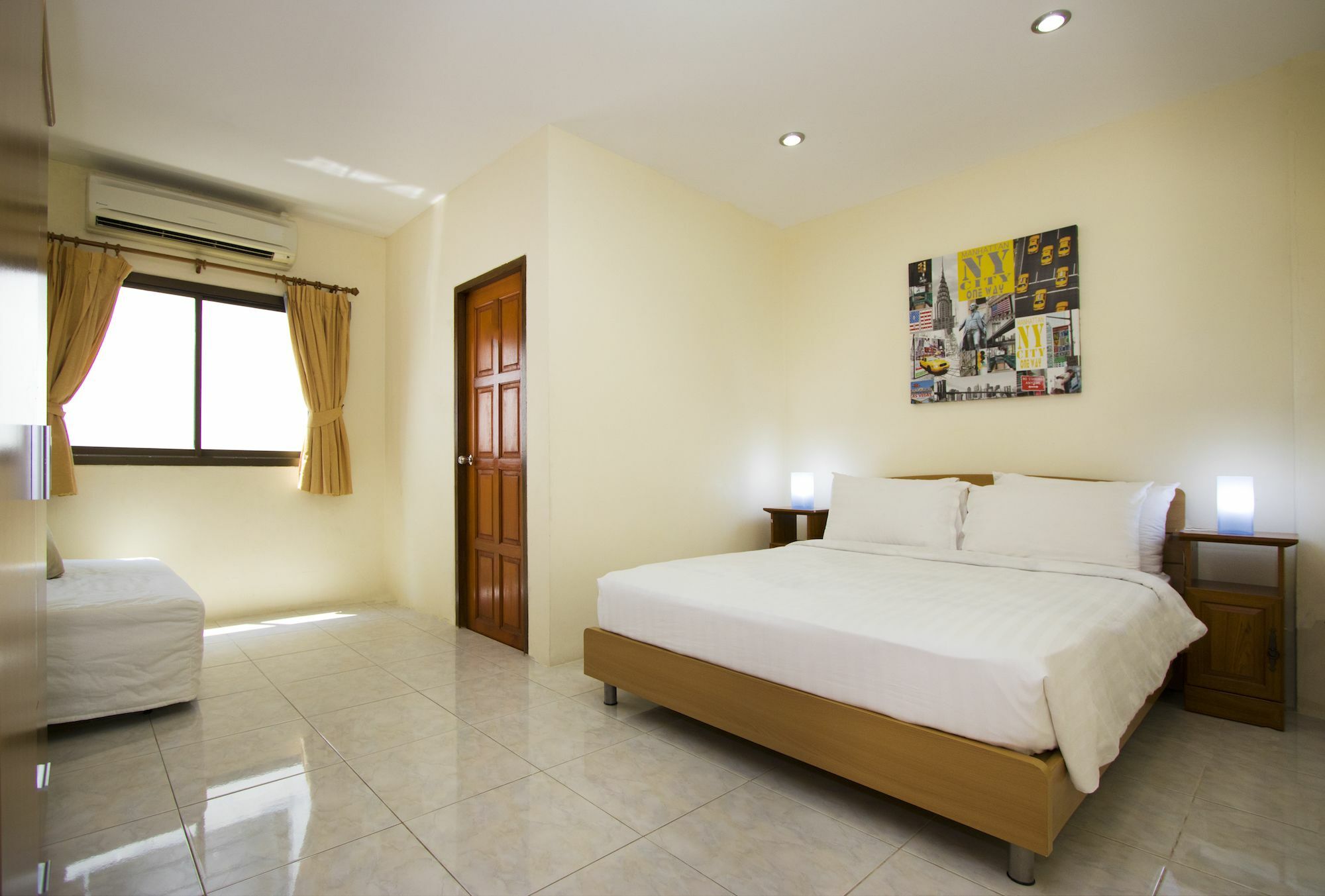 Ashford Villas Cosy Beach Pattaya Bagian luar foto