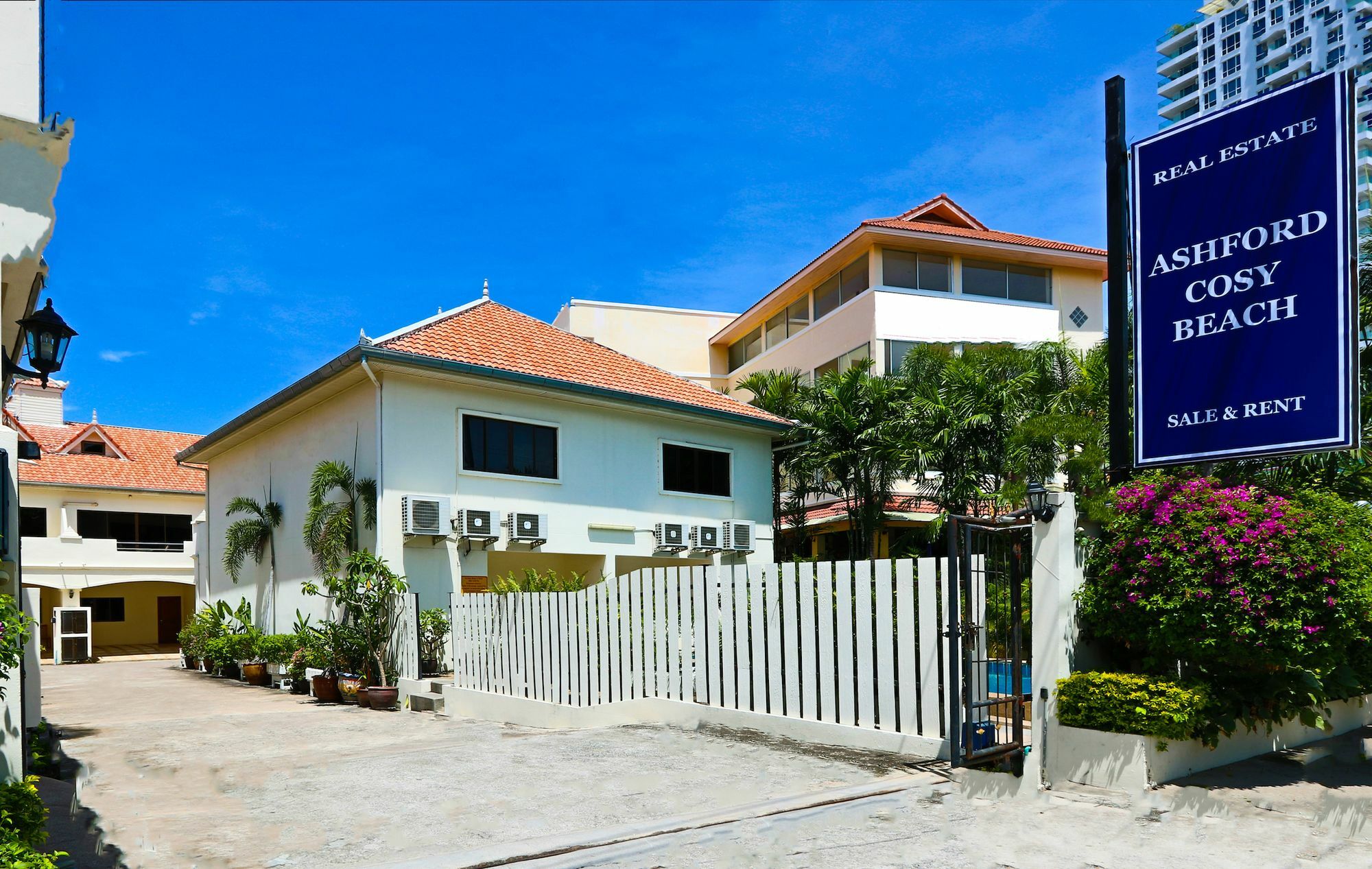 Ashford Villas Cosy Beach Pattaya Bagian luar foto