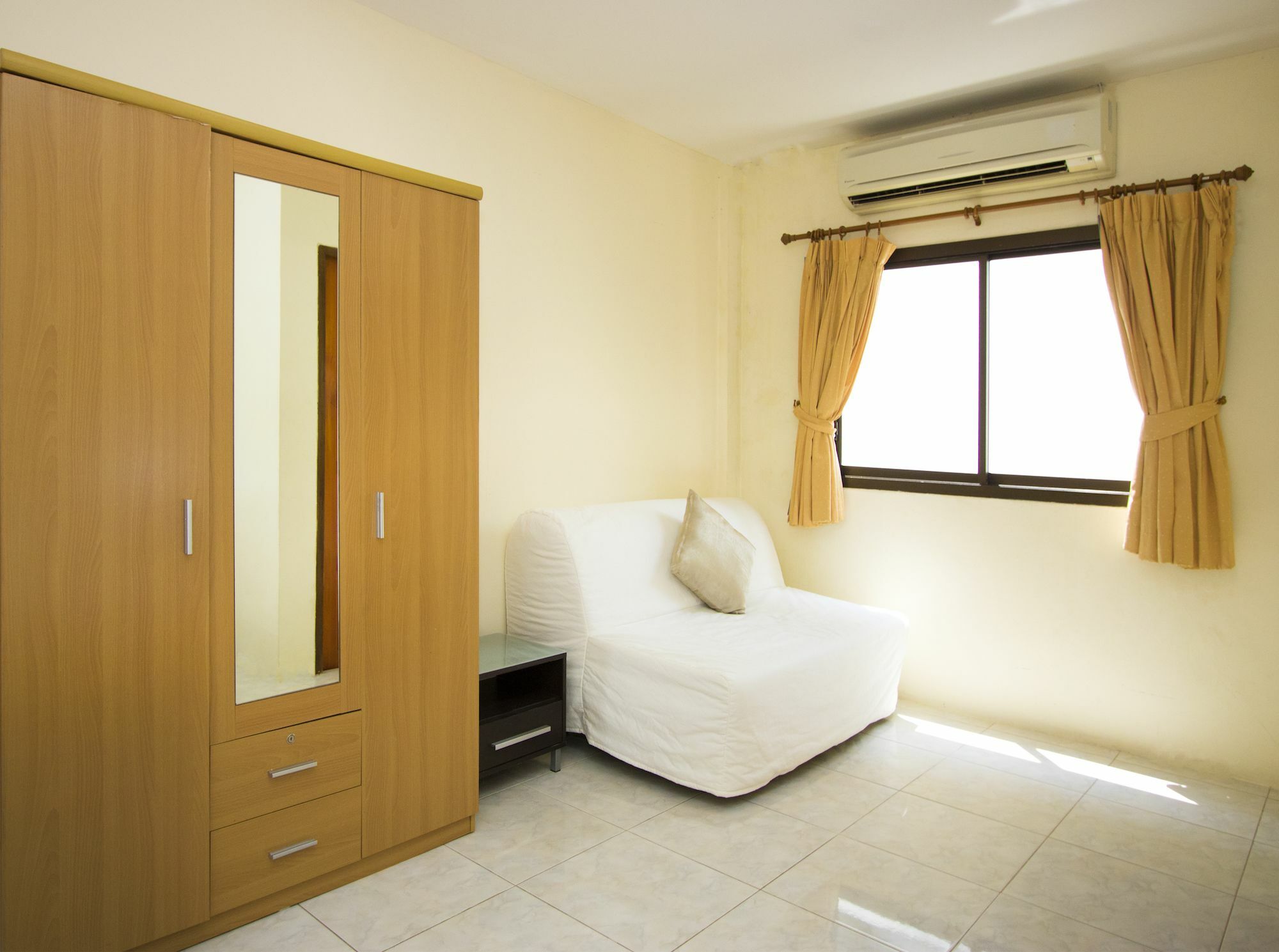 Ashford Villas Cosy Beach Pattaya Bagian luar foto