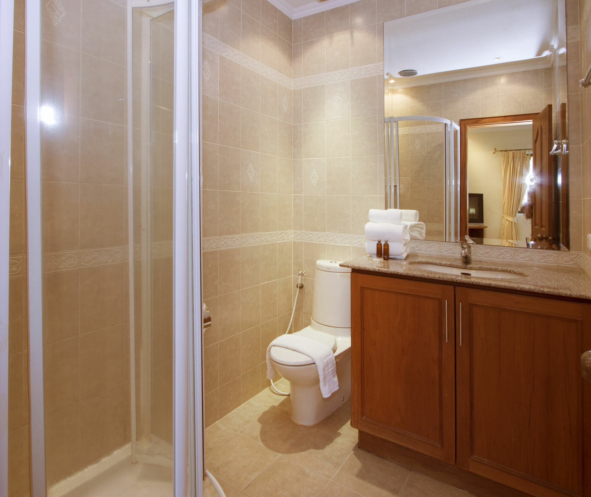 Ashford Villas Cosy Beach Pattaya Bagian luar foto