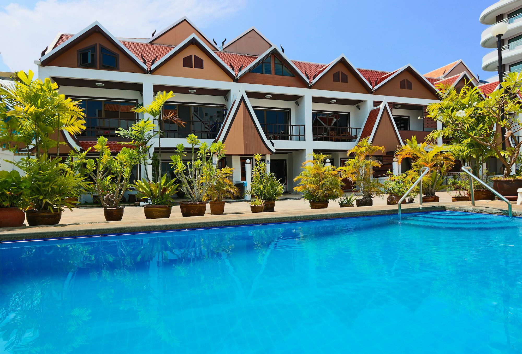 Ashford Villas Cosy Beach Pattaya Bagian luar foto