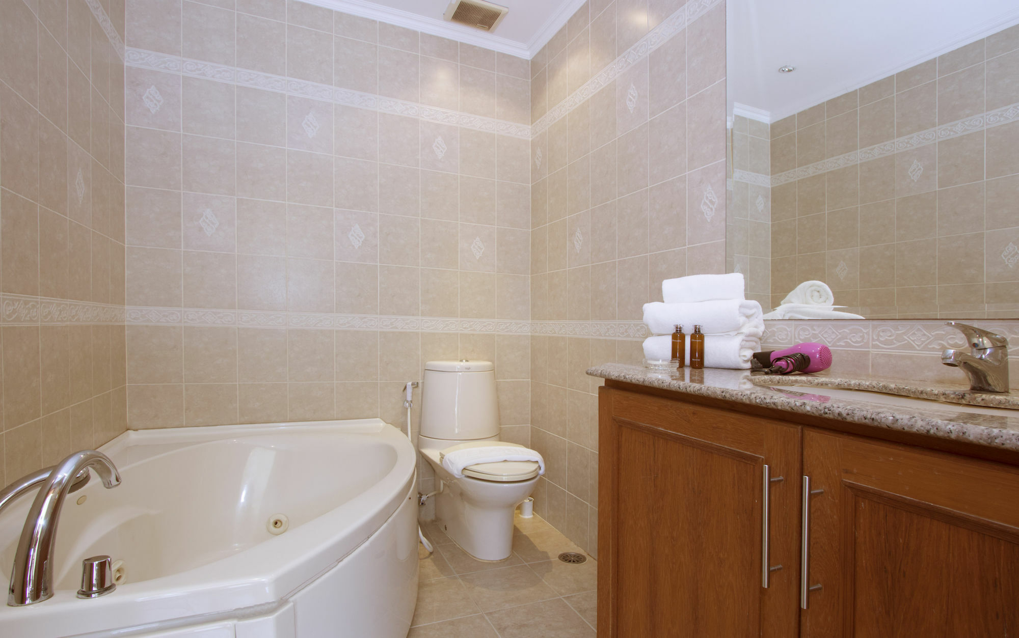 Ashford Villas Cosy Beach Pattaya Bagian luar foto